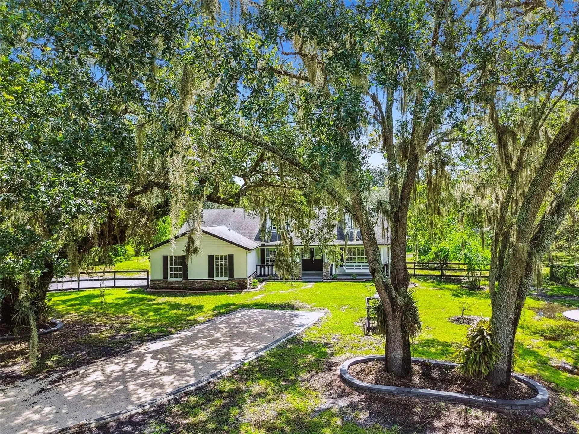 2513 N Valrico Road Seffner FL 33584