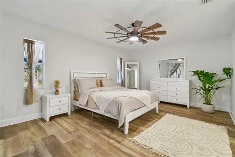 2513 N Valrico Road Seffner FL 33584