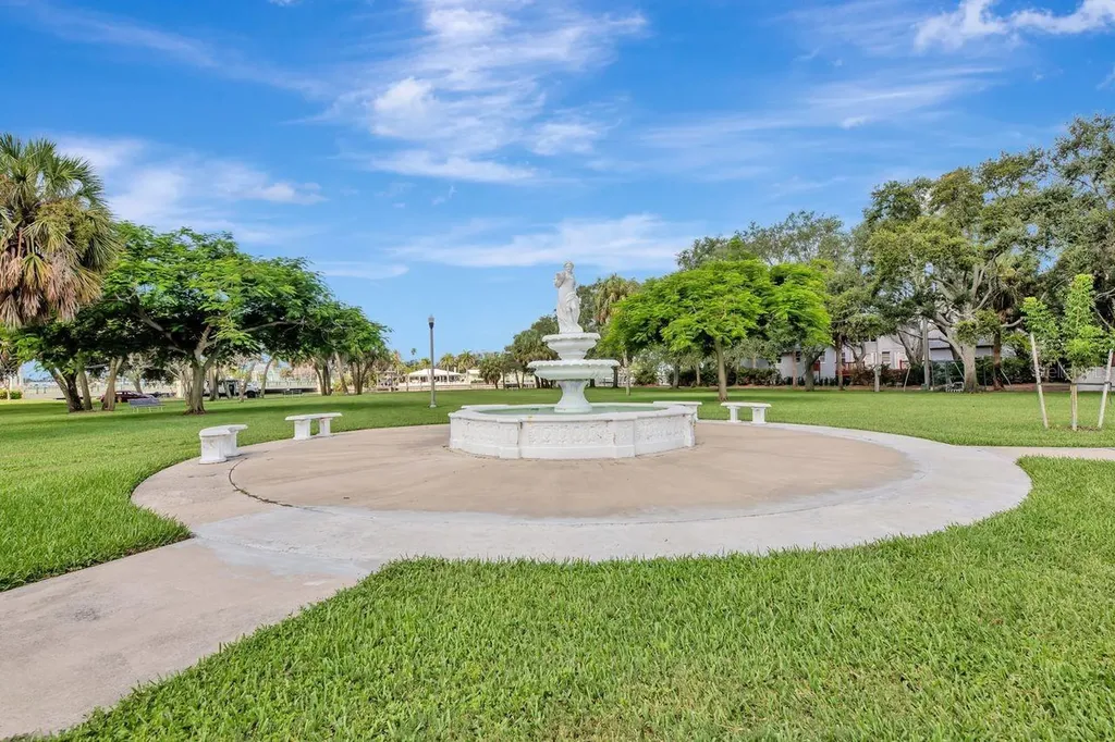 7321 Central Avenue St Petersburg FL 33710