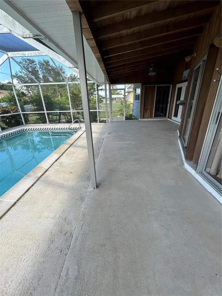 579 Lakemont Port Charlotte FL 33952