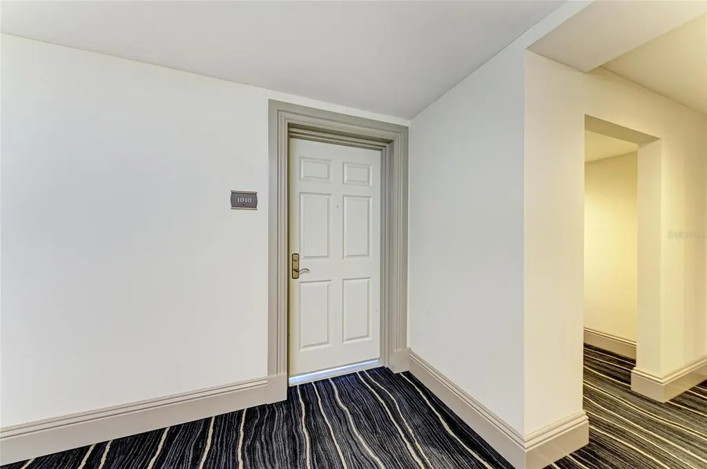 800 N Tamiami Trail Sarasota FL 34236