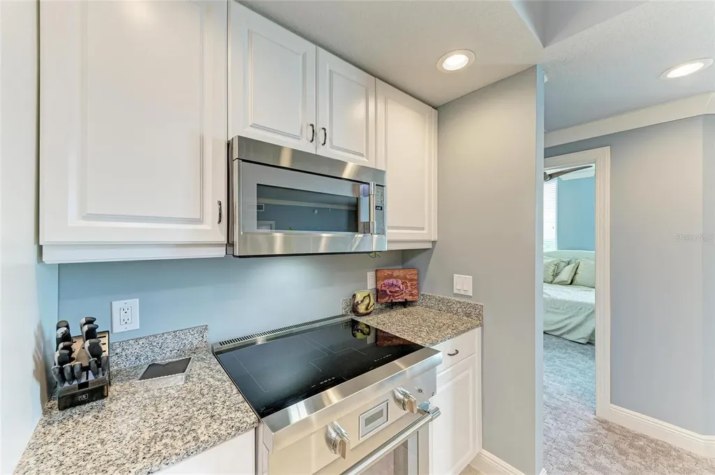 800 N Tamiami Trail Sarasota FL 34236