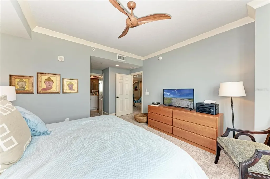 800 N Tamiami Trail Sarasota FL 34236