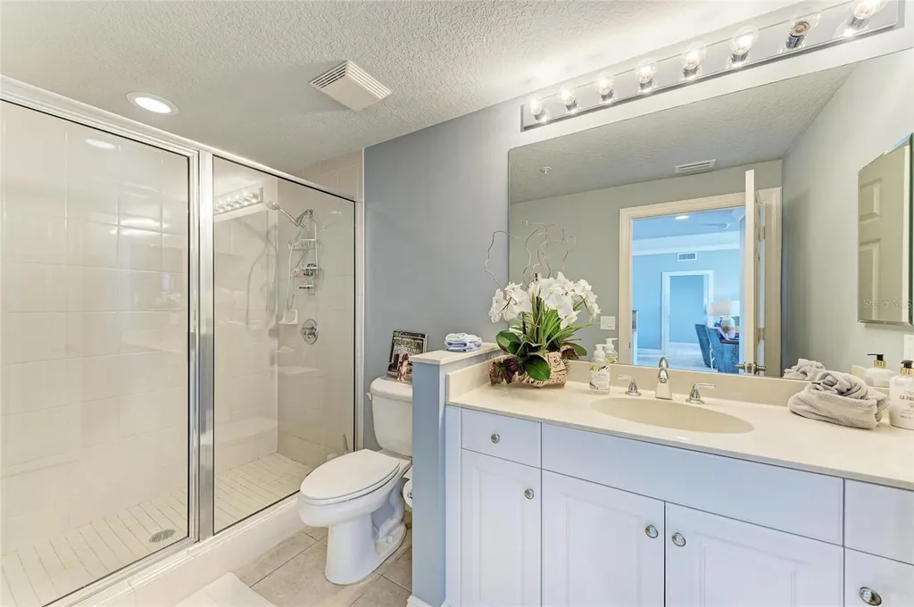 800 N Tamiami Trail Sarasota FL 34236