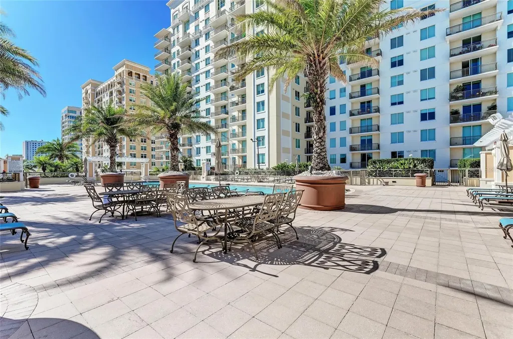 800 N Tamiami Trail Sarasota FL 34236