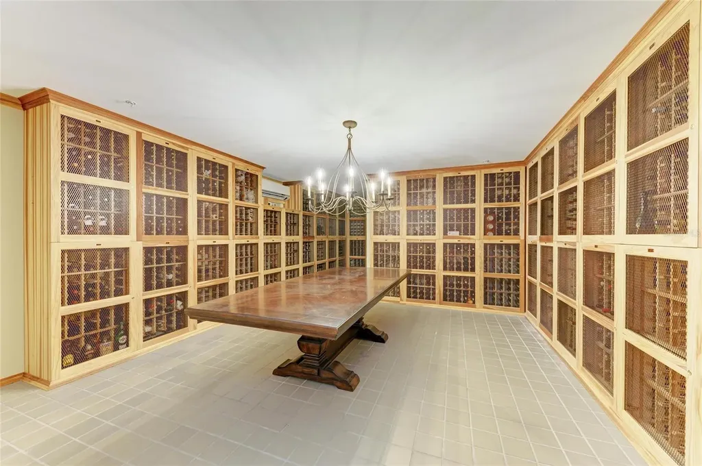 800 N Tamiami Trail Sarasota FL 34236