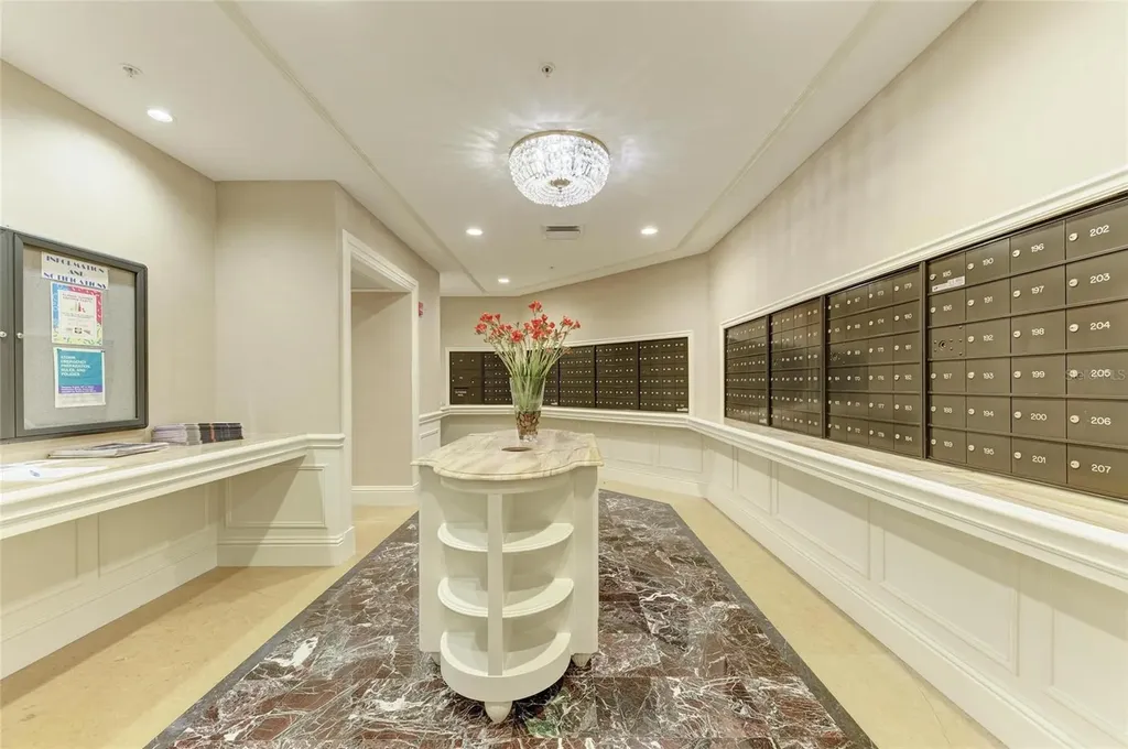 800 N Tamiami Trail Sarasota FL 34236