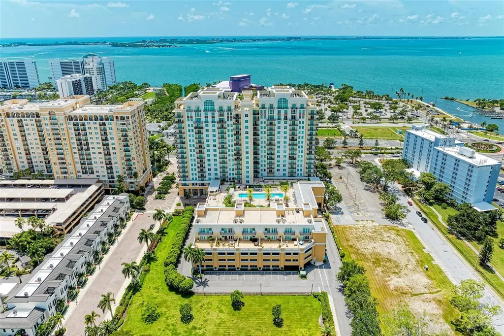 800 N Tamiami Trail Sarasota FL 34236