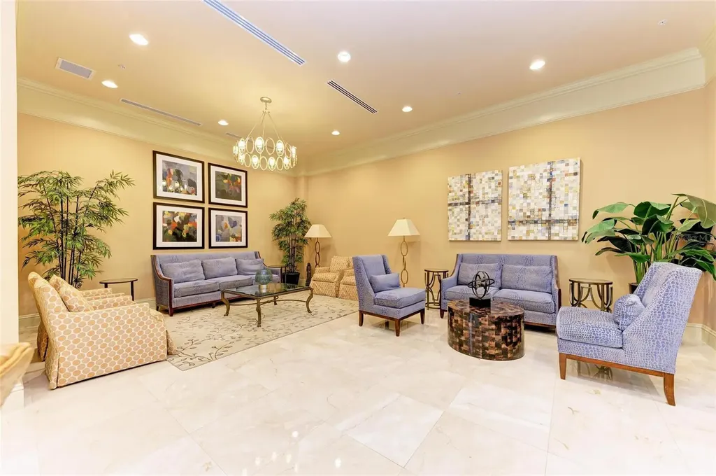 800 N Tamiami Trail Sarasota FL 34236