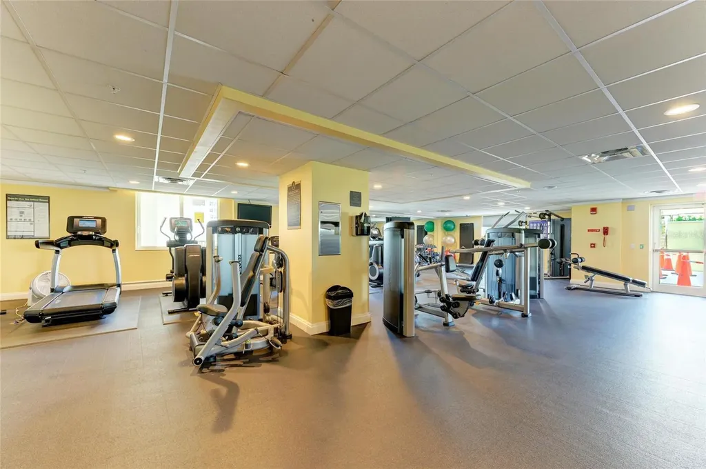 800 N Tamiami Trail Sarasota FL 34236