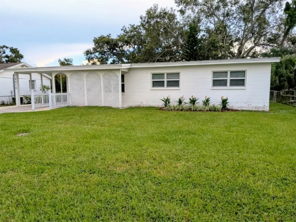 2910 W Price Avenue Tampa FL 33611