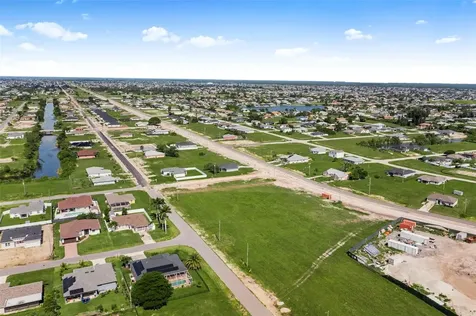 614 Diplomat Parkway E Cape Coral FL 33909