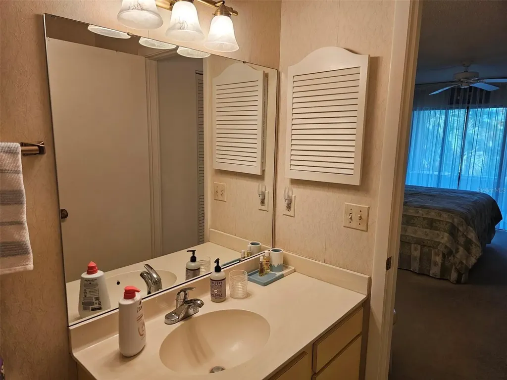 586 Lakeside Drive Bradenton FL 34210