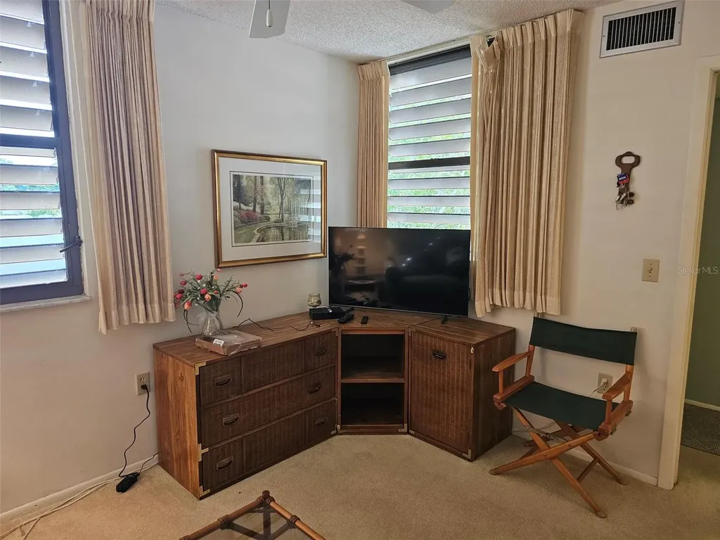 586 Lakeside Drive Bradenton FL 34210