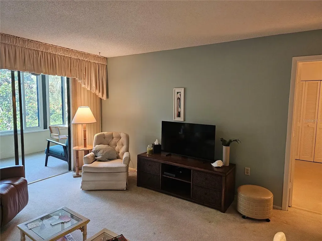 586 Lakeside Drive Bradenton FL 34210