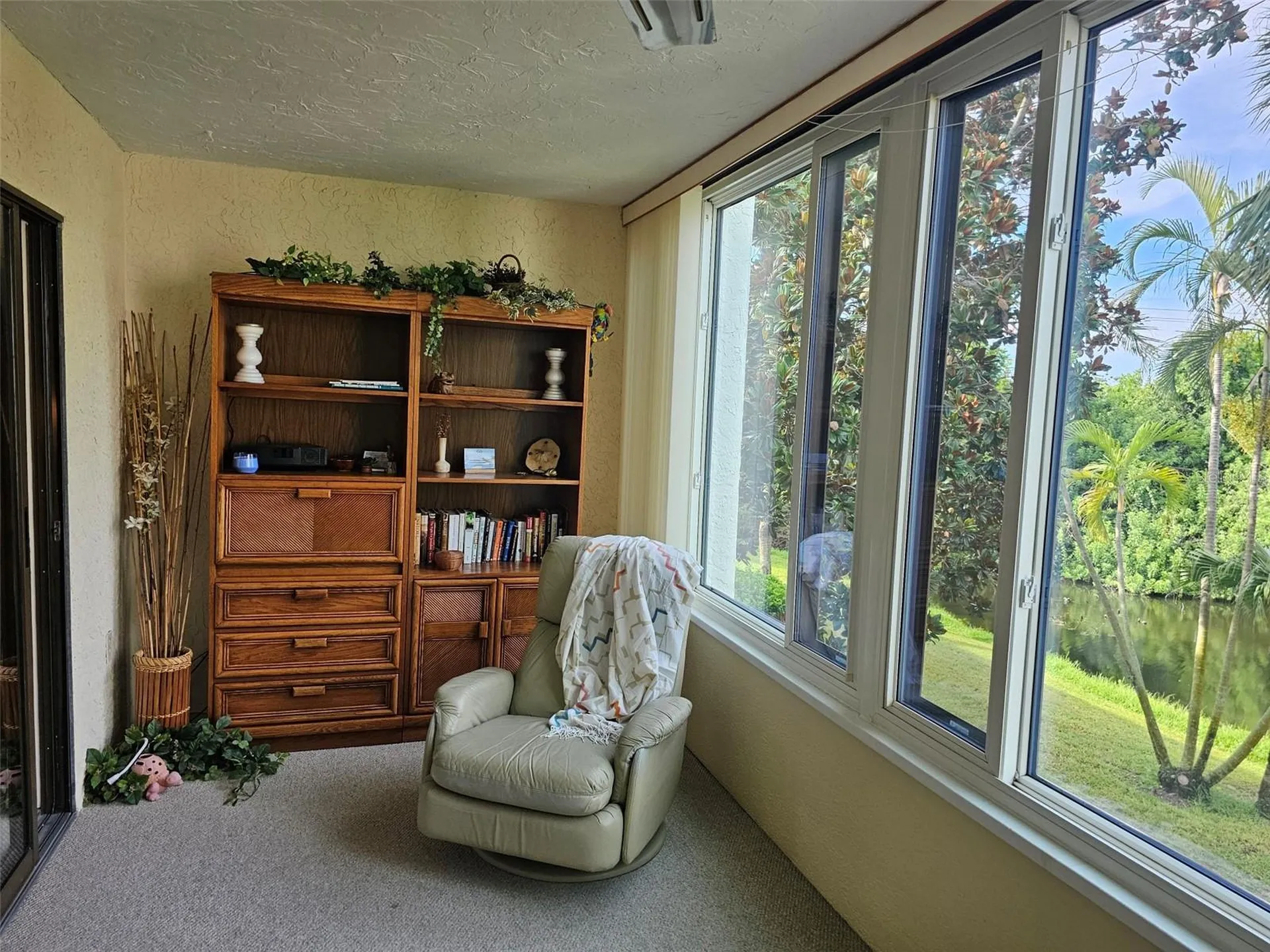 586 Lakeside Drive Bradenton FL 34210