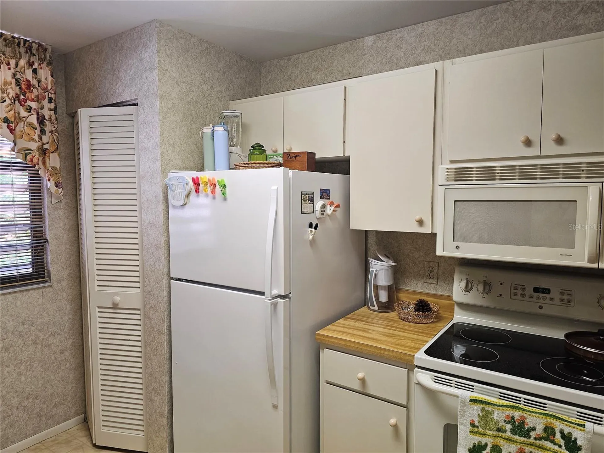 586 Lakeside Drive Bradenton FL 34210