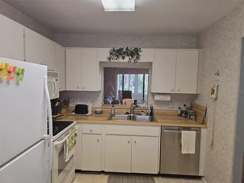 586 Lakeside Drive Bradenton FL 34210
