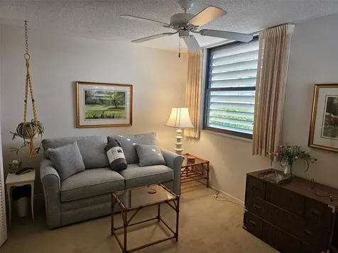 586 Lakeside Drive Bradenton FL 34210