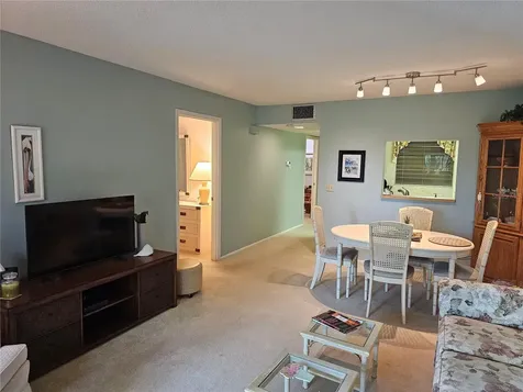 586 Lakeside Drive Bradenton FL 34210