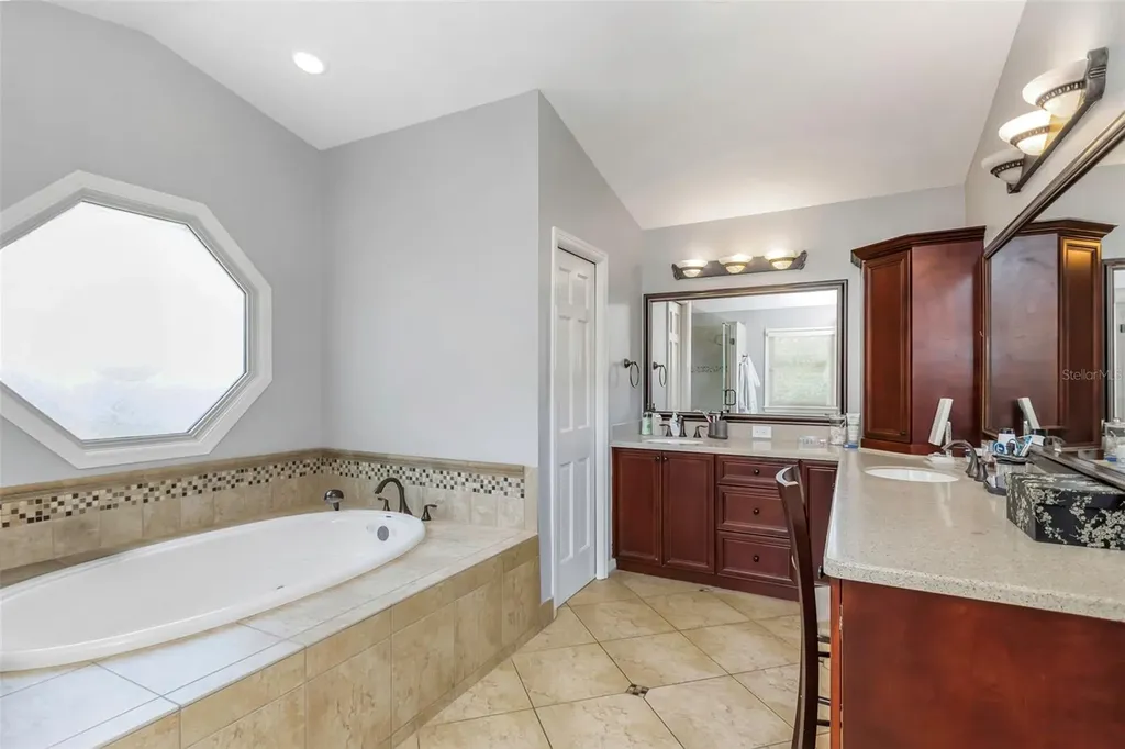 1065 Sable Court NE St Petersburg FL 33702