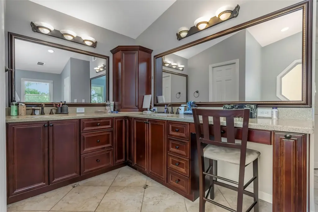 1065 Sable Court NE St Petersburg FL 33702