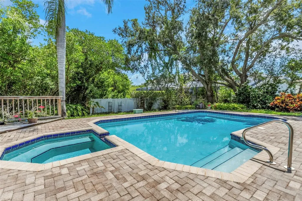 1065 Sable Court NE St Petersburg FL 33702