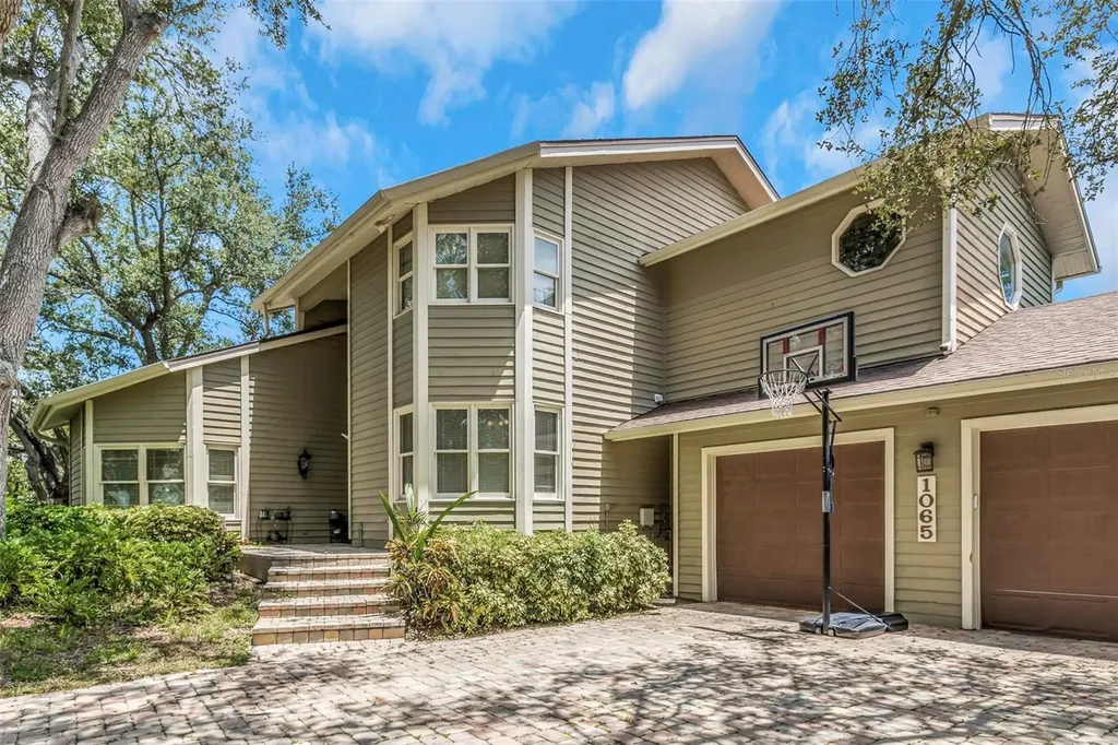 1065 Sable Court NE St Petersburg FL 33702