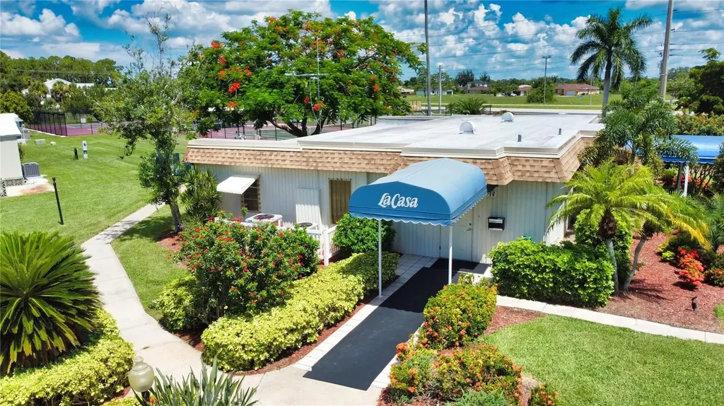 658 La Sala North Port FL 34287