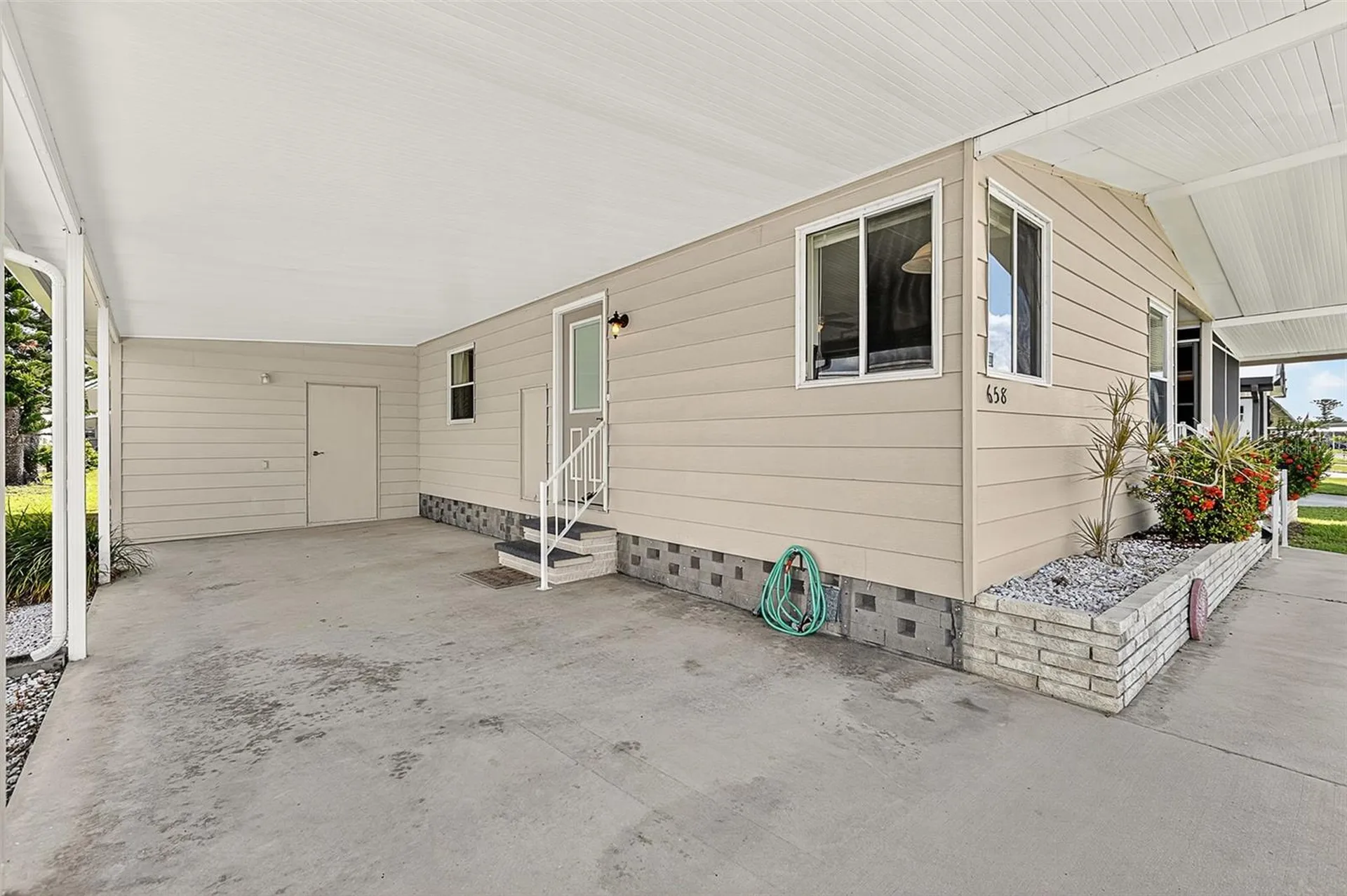 658 La Sala North Port FL 34287