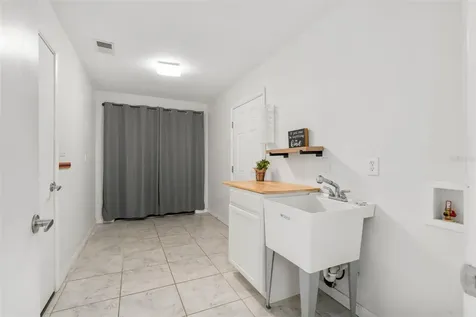 821 NW 39th Street Gainesville FL 32605