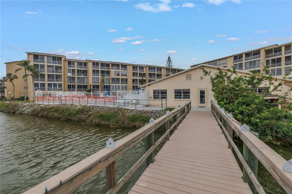 3500 Lake Bayshore Drive Bradenton FL 34205