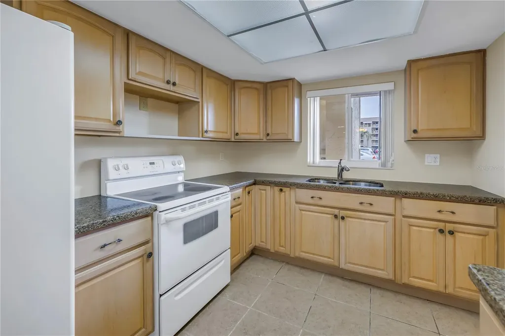3500 Lake Bayshore Drive Bradenton FL 34205