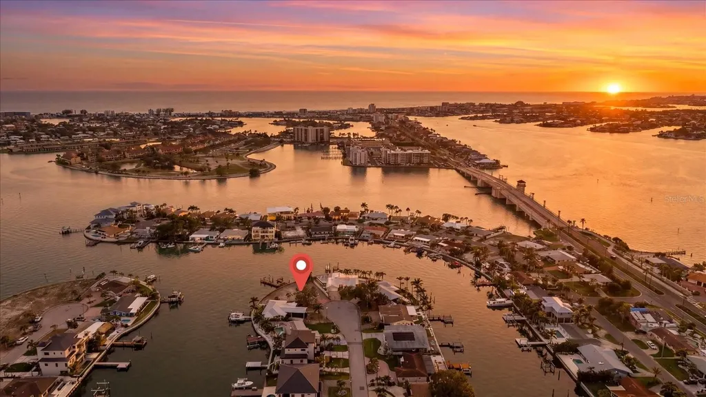 7998 1st Avenue S St Petersburg FL 33707