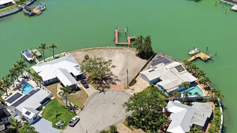 7998 1st Avenue S St Petersburg FL 33707