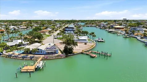 7998 1st Avenue S St Petersburg FL 33707