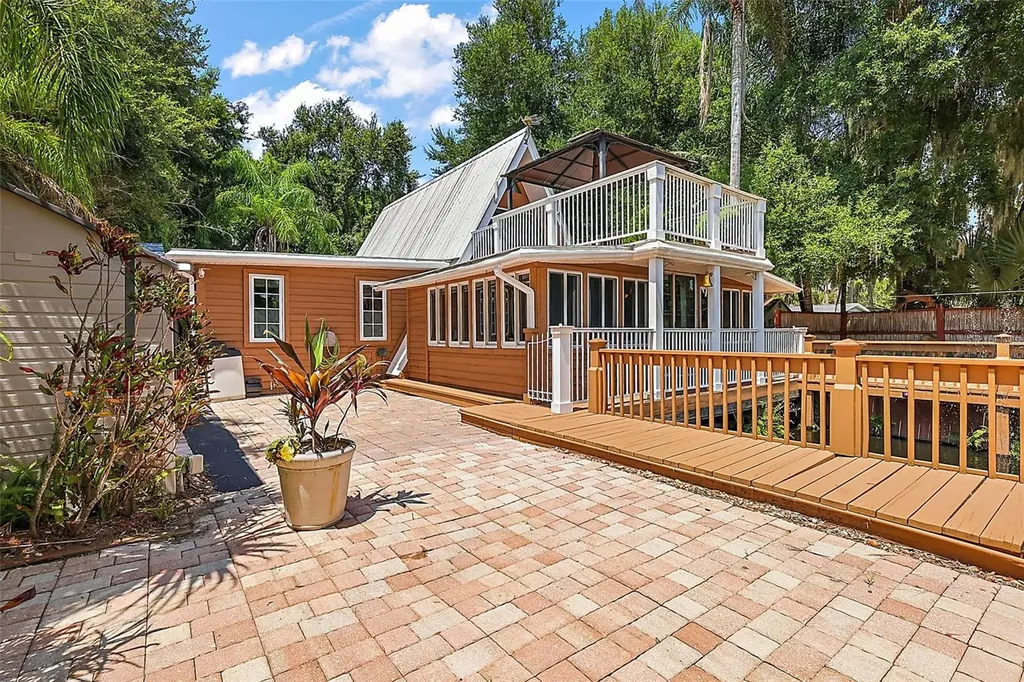 507 Lakeshore Drive Eustis FL 32726