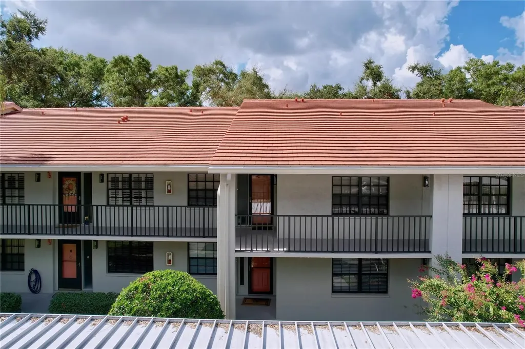 2020 Lakeview Drive Clearwater FL 33763