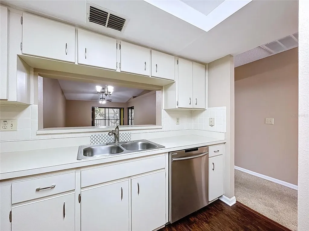 2020 Lakeview Drive Clearwater FL 33763
