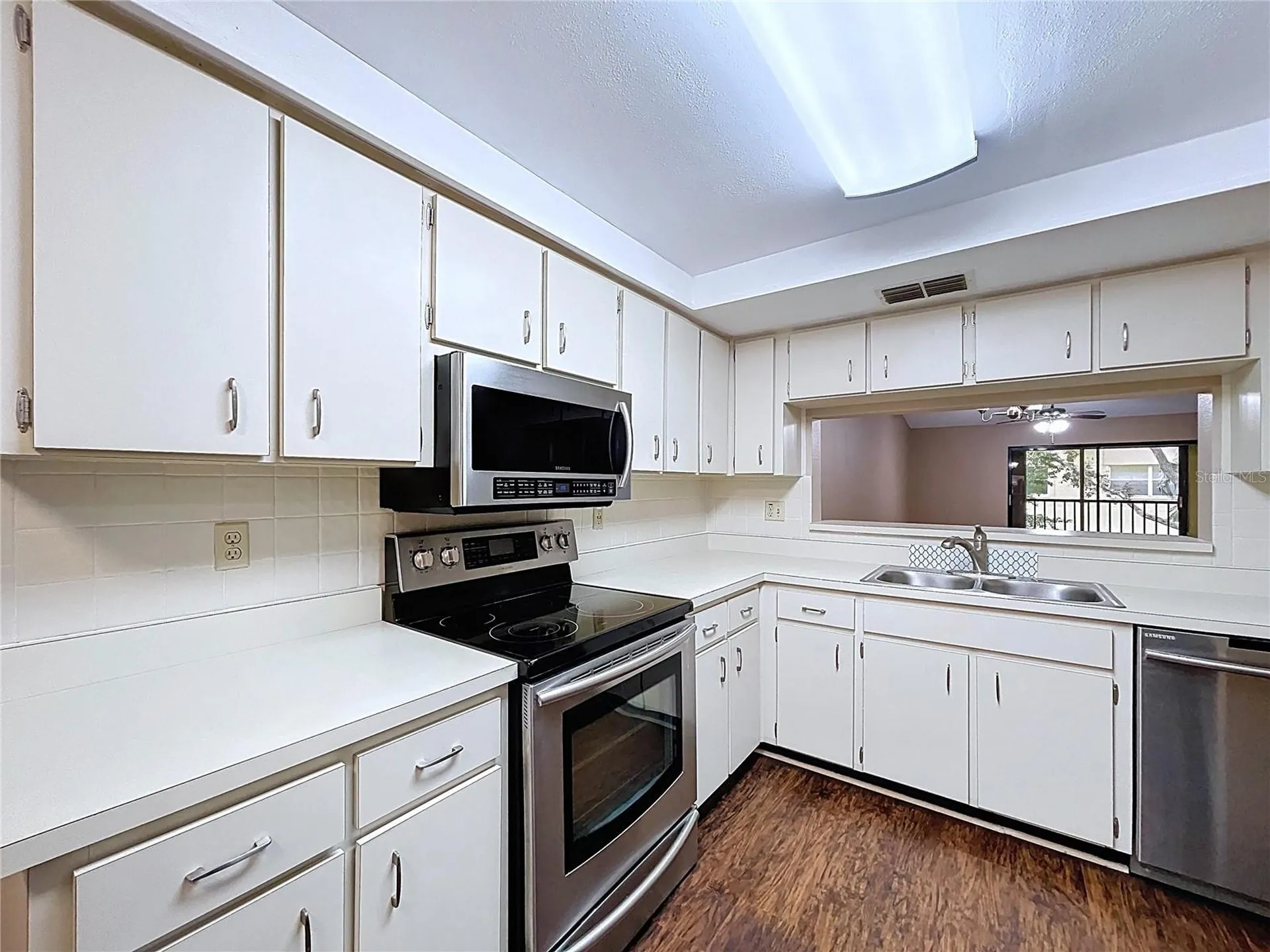 2020 Lakeview Drive Clearwater FL 33763