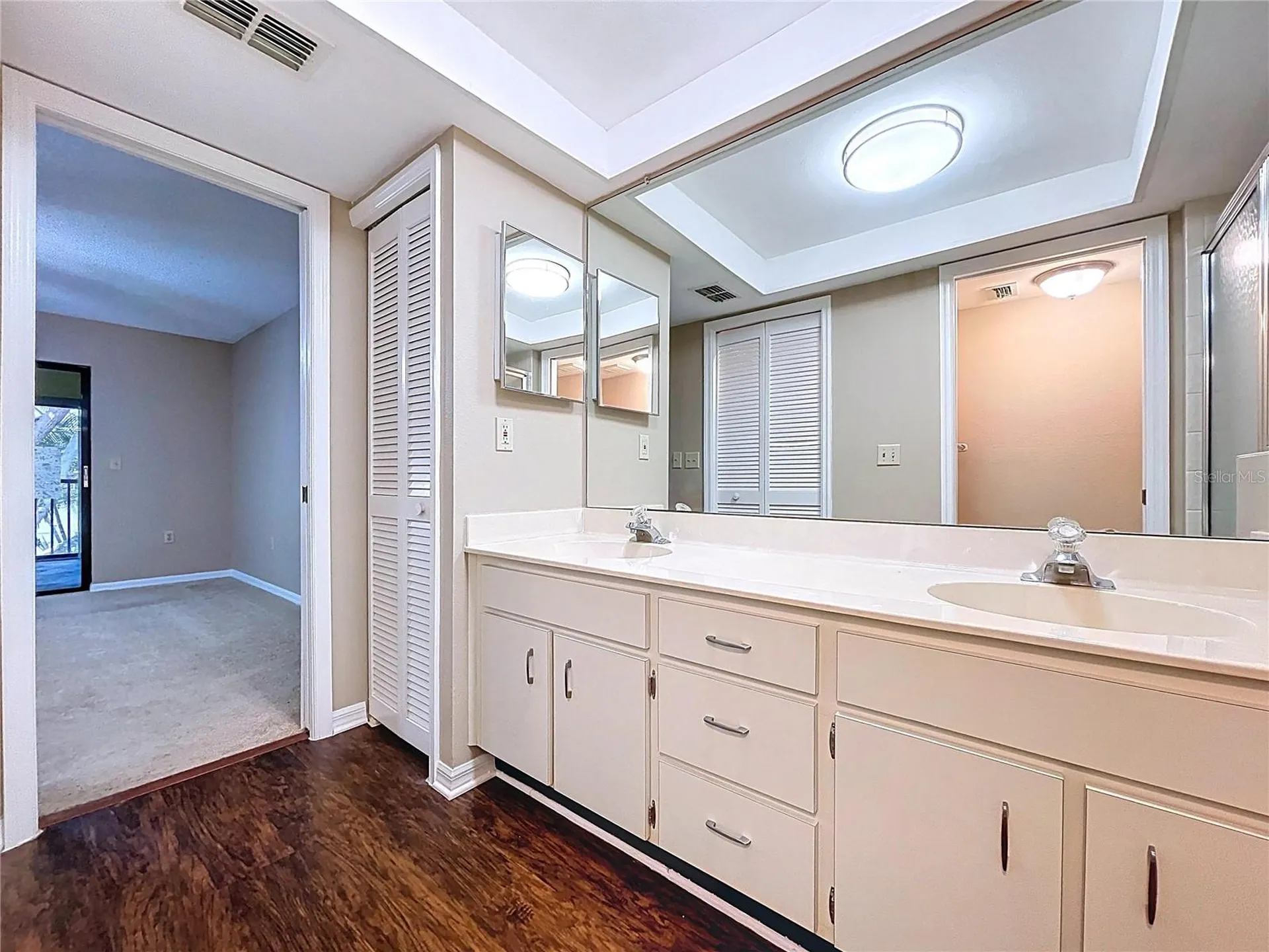 2020 Lakeview Drive Clearwater FL 33763