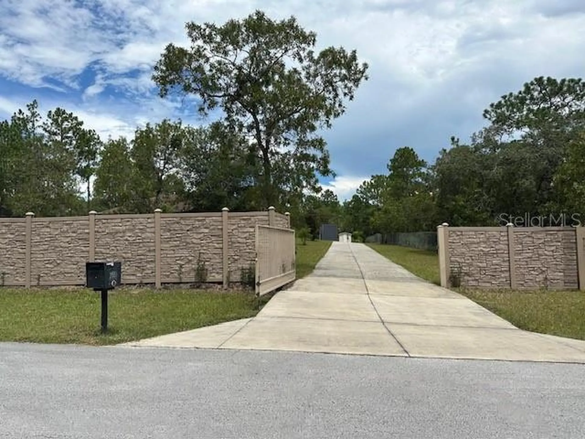 2551 SW Harbor Hills Road Dunnellon FL 34431