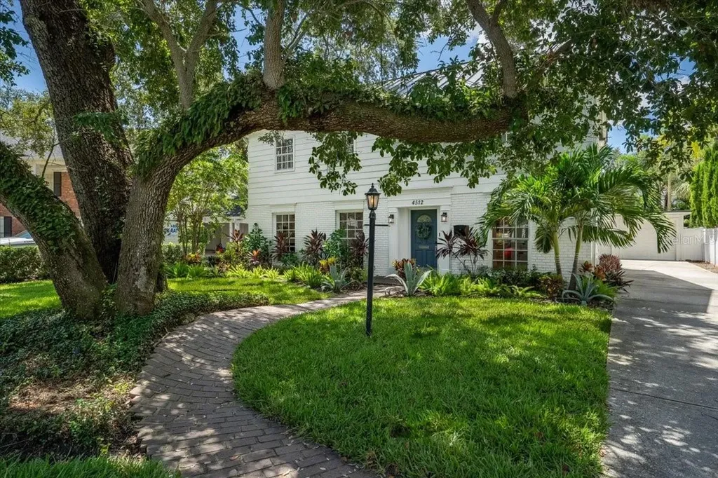 4512 S Ferncroft Circle Tampa FL 33629