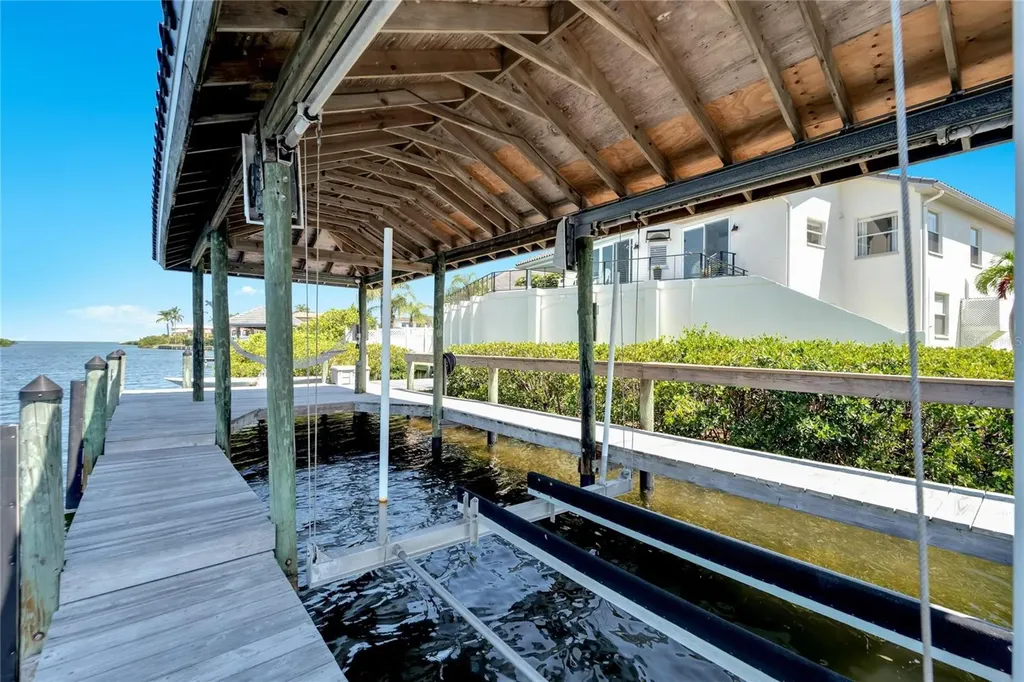 1024 Sonata Lane Apollo Beach FL 33572