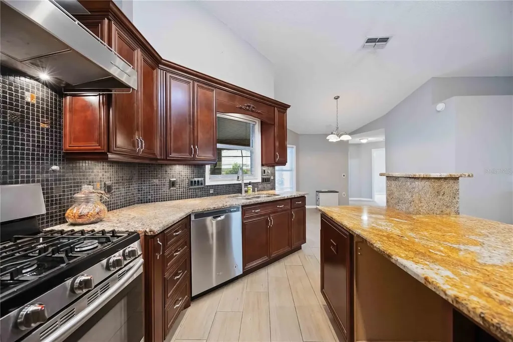 4518 Dover Street Circle E Bradenton FL 34203