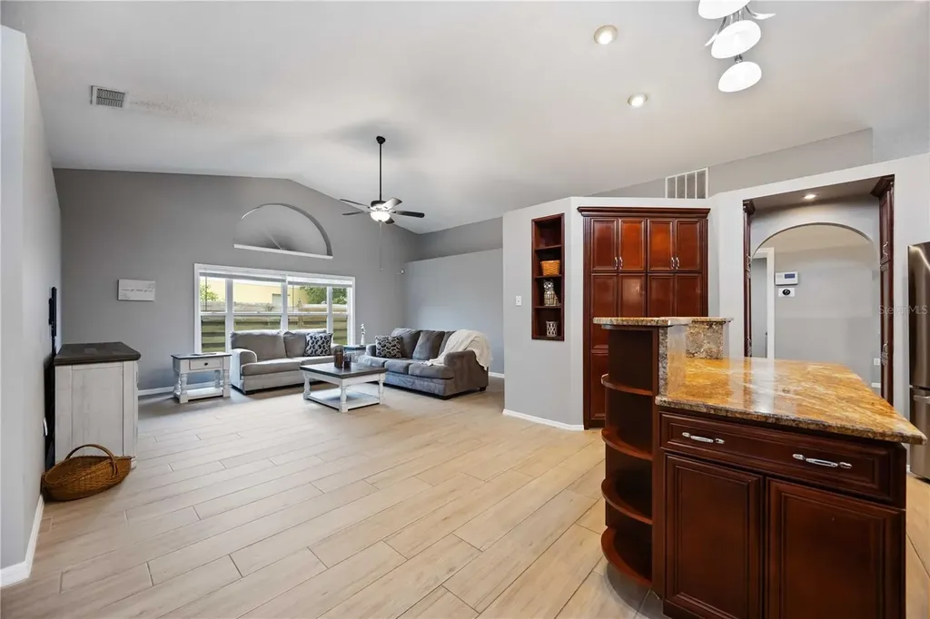 4518 Dover Street Circle E Bradenton FL 34203