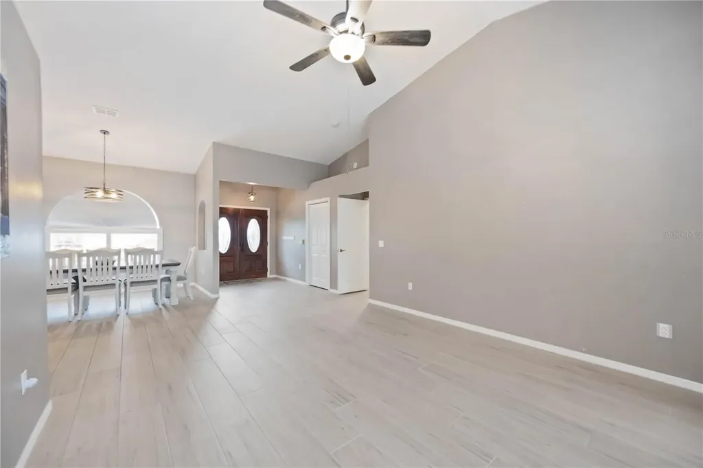 4518 Dover Street Circle E Bradenton FL 34203