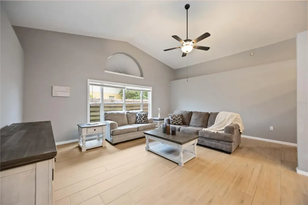 4518 Dover Street Circle E Bradenton FL 34203