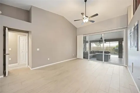 4518 Dover Street Circle E Bradenton FL 34203