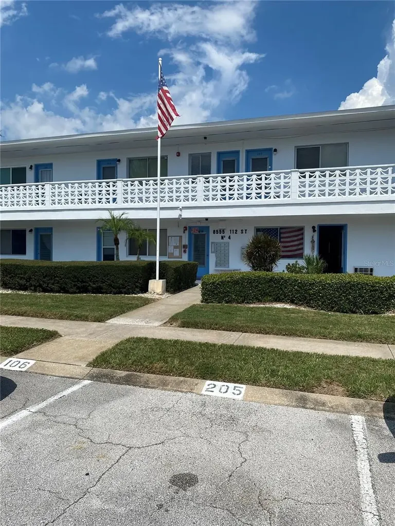 8555 112th Street Seminole FL 33772